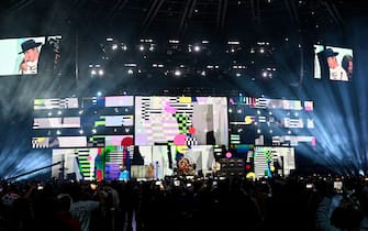 FireAid INGLEWOOD, CALIFORNIA - JANUARY 30: Red Hot Chili Peppers perform onstage during the FIREAID Benefit Concert for California Fire Relief at The Kia Forum on January 30, 2025 in Inglewood, California. (Photo by Scott Dudelson/Getty Images for FIREAID)