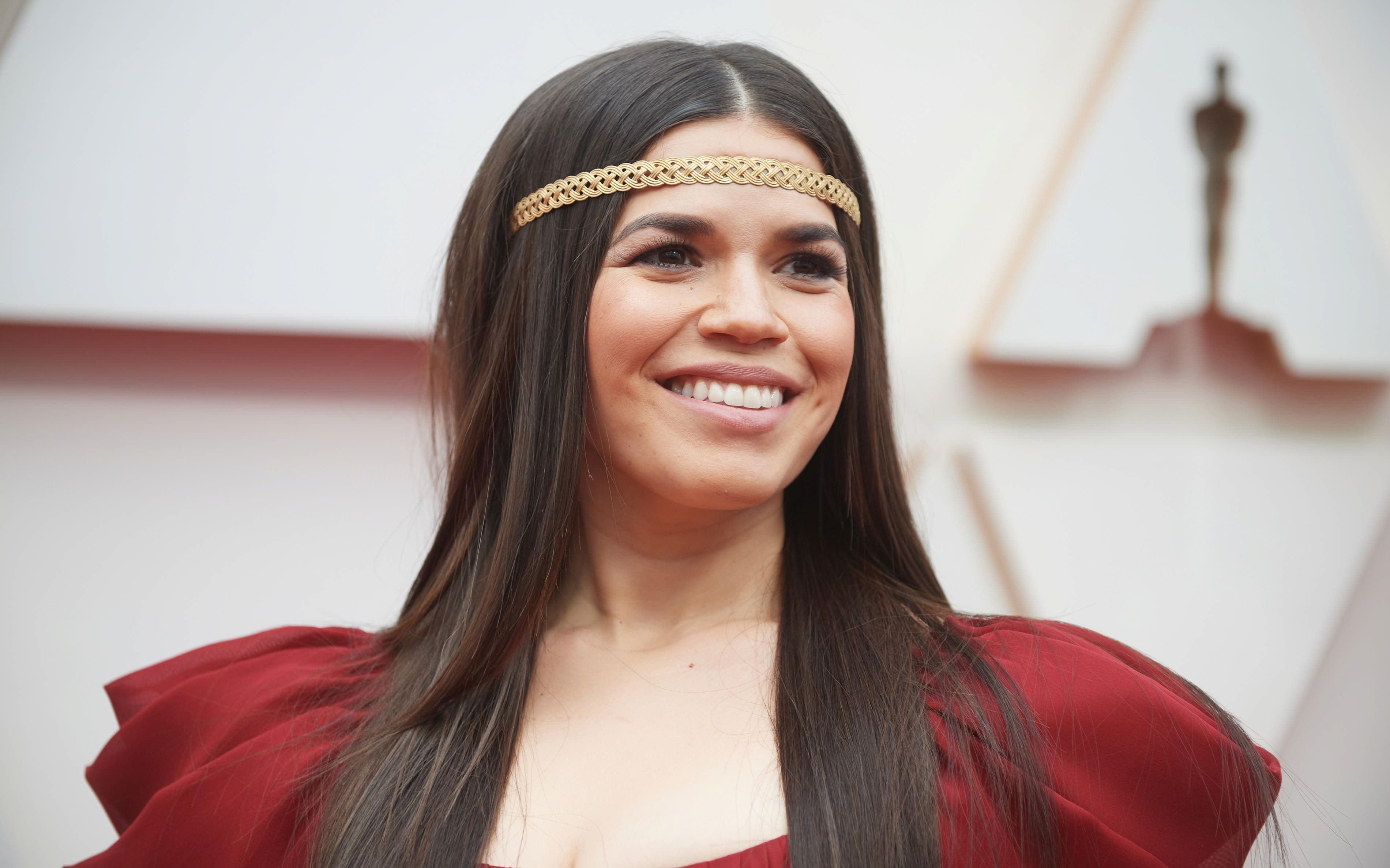 Barbie, America Ferrera nel cast del film con Margot Robbie