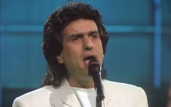 Eurovision - Eurofestival 1992 , Vittoria di Toto Cutugno  
IPA non rivendica alcun copyright o licenza nel materiale allegato. qualsiasi tariffa per il download addebitata da IPA è solo per i servizi di IPA e non trasmette, né intende trasmettere all'utente alcun diritto d'autore o licenza sul materiale. pubblicando questo materiale, l'utente accetta espressamente di indennizzare e tenere indenne IPA da qualsiasi reclamo, richiesta o causa di azione derivante o collegata in qualsiasi modo alla pubblicazione del materiale da parte dell'utente.