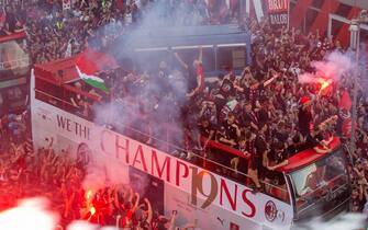 MILANO Festa del Milan per la vincita del 19° scudetto, partenza del bus con i giocatori