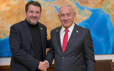 Il vicepremier Matteo Salvini durante l'incontro con il primo ministro israeliano Benjamin Netanyahu, 10 febbraio 2025.
ANSA/UFFICIO STAMPA KOBI GIDEON/GPO
+++ ANSA PROVIDES ACCESS TO THIS HANDOUT PHOTO TO BE USED SOLELY TO ILLUSTRATE NEWS REPORTING OR COMMENTARY ON THE FACTS OR EVENTS DEPICTED IN THIS IMAGE; NO ARCHIVING; NO LICENSING +++ NPK +++