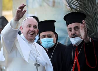 papa francesco iraq epa09054142 Pope Francis (L) waves as he arrives to hold his first mass in Iraq, at Our Lady of Deliverance Church, in Baghdad, Iraq, 05 March 2021. Pope Francis started his three-day official visit Iraq, the first ever papal visit to the country. EPA/MURTAJA LATEEF