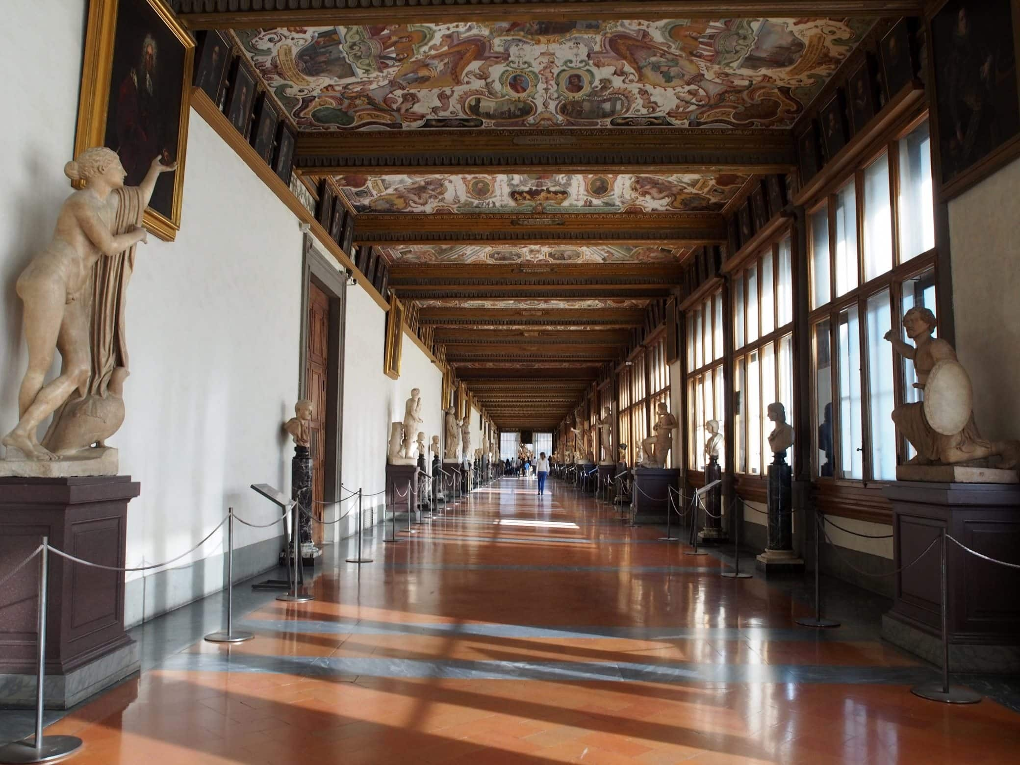 Uffizi_Gallery_hallway.jpg