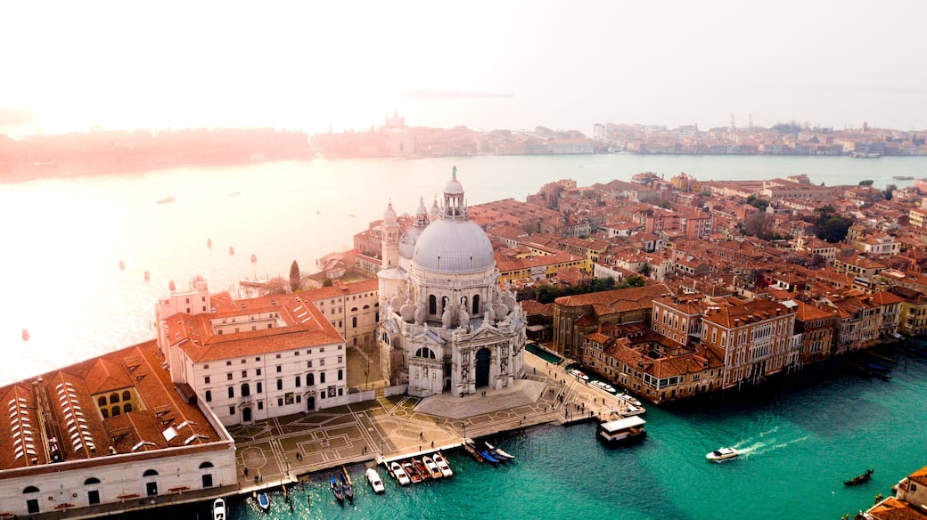 Venezia._Foto_di_canmandawe_su_Unsplash.jpg
