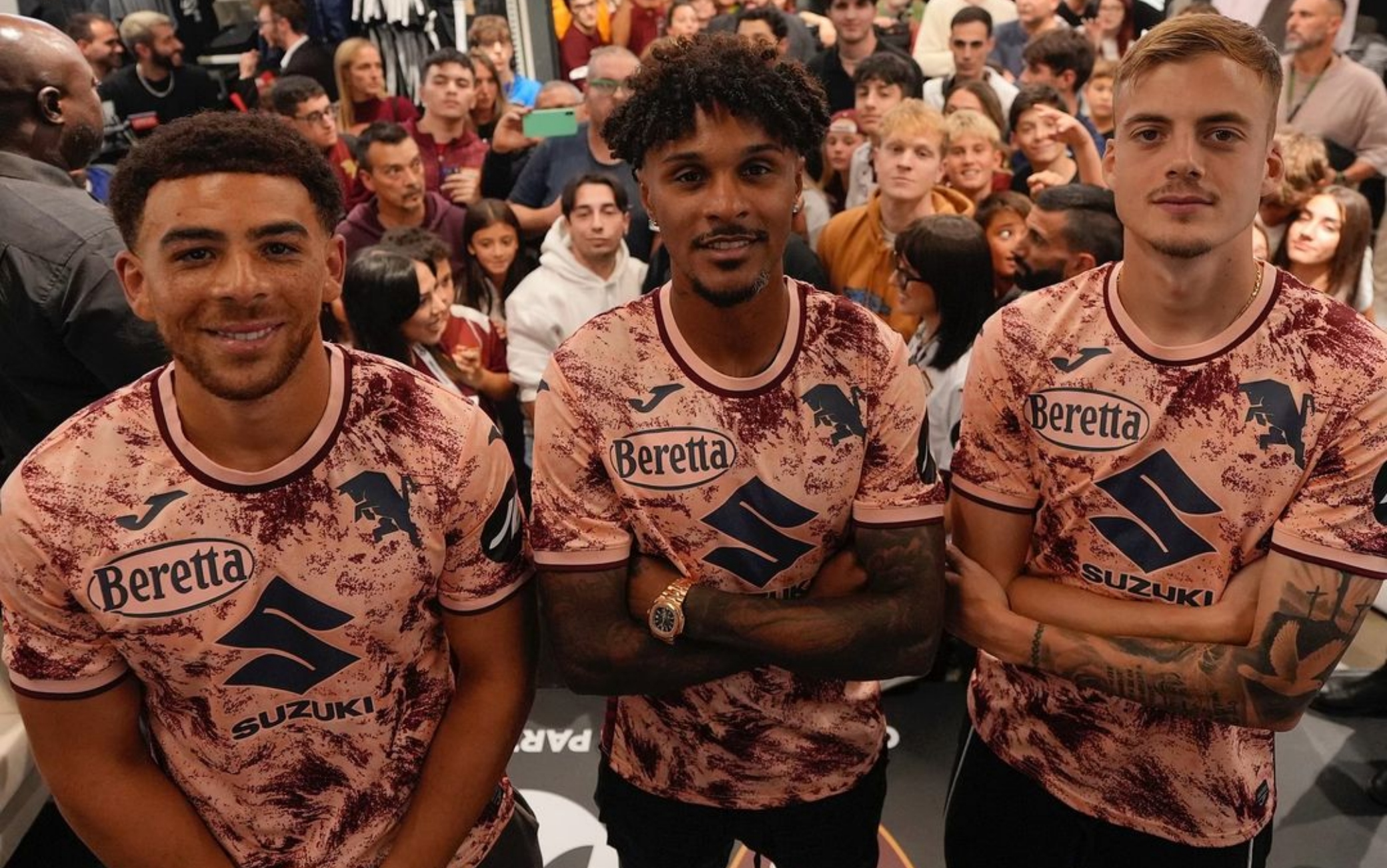 Torino, ecco la 3^ maglia con Adams, Lazaro e Ilic