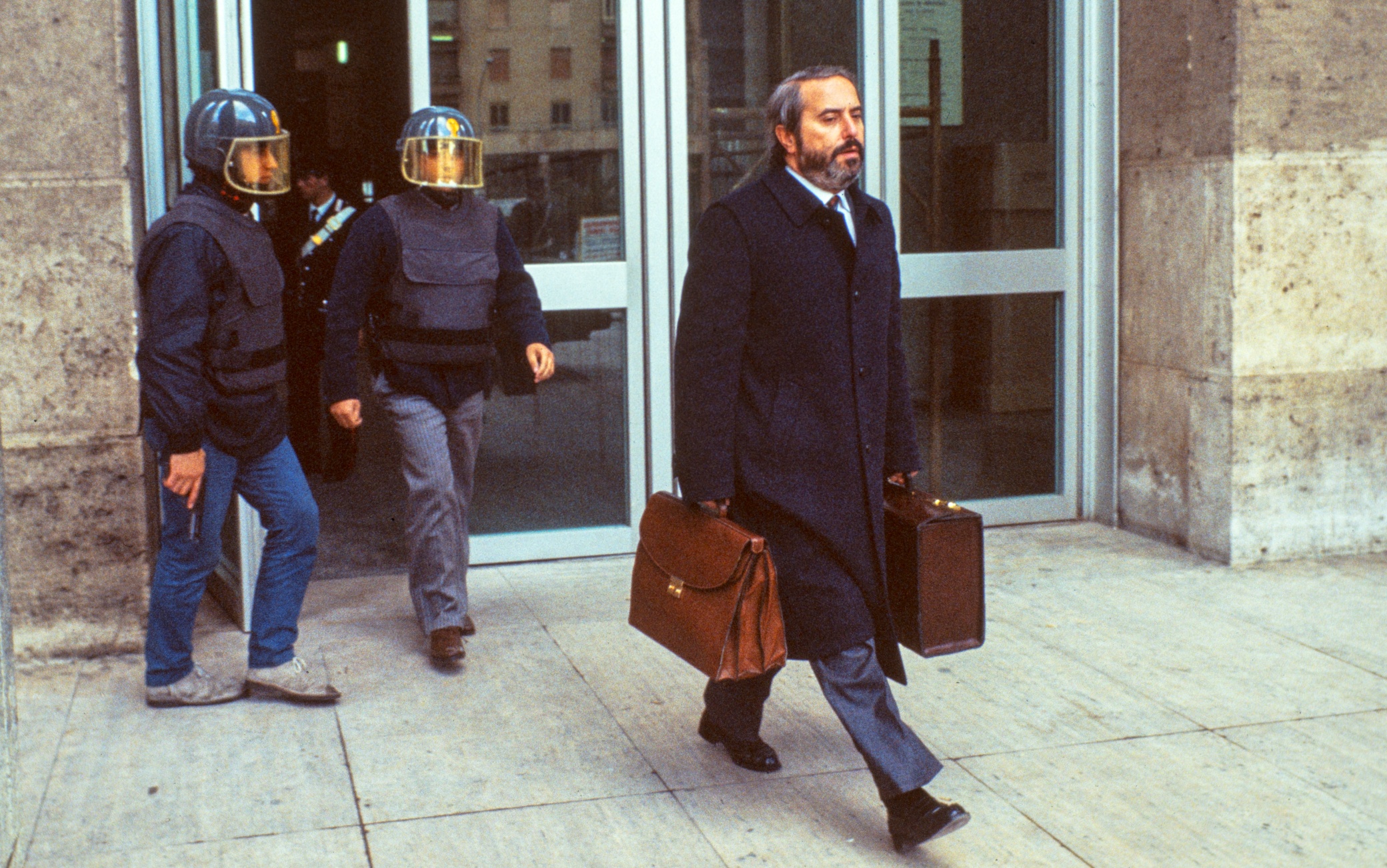 Giovanni Falcone: storia del giudice anti mafia, dal processo a Cosa ...