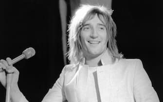 UNITED KINGDOM - JANUARY 01:  Photo of FACES and Rod STEWART; with the Faces, performing live onstage  (Photo by Peter Sanders/Redferns)