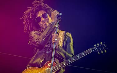 Us singer Lenny Kravitz performs on the stage during the American Tours Festival, on July 13, 2018, in Tours. (Photo by GUILLAUME SOUVANT / AFP)        (Photo credit should read GUILLAUME SOUVANT/AFP via Getty Images)