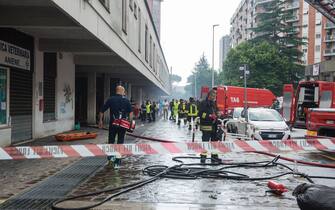 Foto Valentina Stefanelli /LaPresse
2 Giugno 2023 Roma, Italia - Cronaca -Roma, Incendio in palazzo in ristrutturazione in via Edoardo D' Onofrio Colli Aniene. Nella foto l'intervento dei Vigili del Fuoco e delle Forze dell'ordine