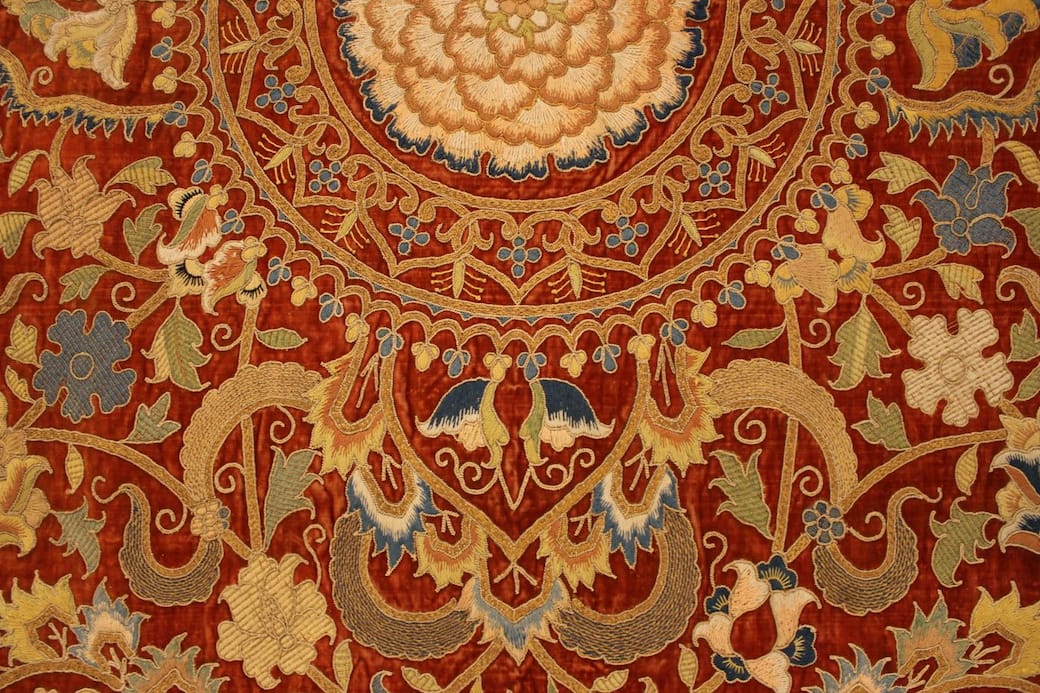 Tappeto ricamato, inv. n. MPP 10562, XVII sec., Firenze, Palazzo Pitti. © Gabinetto Fotografico delle Gallerie degli Uffizi. Immagini riprodotte su concessione del Ministero della Cultura - Gallerie degli Uffizi. Sono vietate ulteriori riproduzioni o dupl