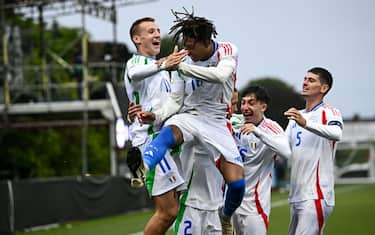 LARNE, NORTHERN IRELAND - JULY 18: Francesco Camarda of Italy, left, celebrates with teammate Kevin Zeroli after scoring their side's third goal during the UEFA European Under-19 Championship 2024 Group A match between Northern Ireland and Italy at Inver Park on July 18, 2024 in Larne, Northern Ireland. (Photo by Seb Daly - Sportsfile/UEFA via Getty Images)