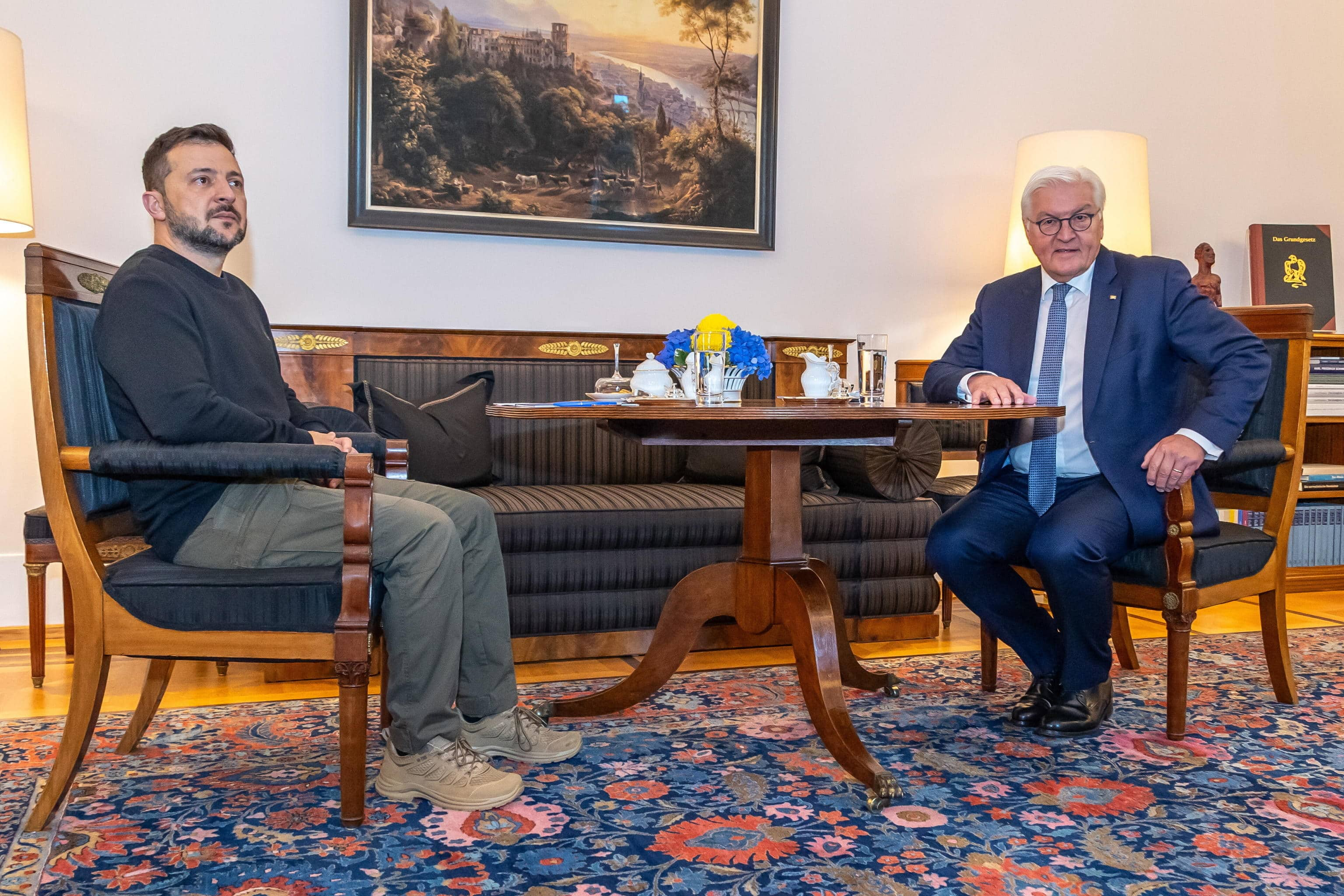 A Berlino l'incontro tra il presidente ucraino Zelensky e quello tedesco Steinmeier