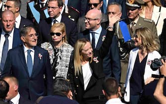 Il presidente del Senato, Ignazio La Russa e il presidente del Consiglio, Giorgia Meloni, durante un
momento della parata militare organizzata per le celebrazioni per il 77esimo anniversario della proclamazione della Repubblica in via dei Fori Imperiali a Roma, 2 giugno 2023. ANSA/CLAUDIO PERI