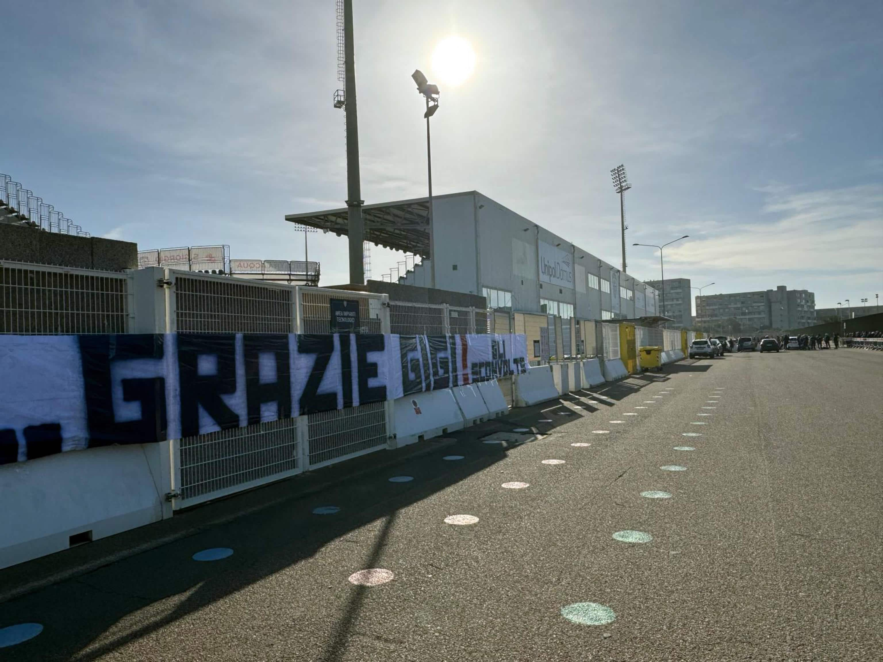 Uno striscione per salutare Gigi Riva, Cagliari, 24 gennaio 2024