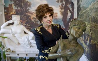 ROME, ITALY - OCTOBER 14: Italian actress Gina Lollobrigida is seen in her house next to her sculpture on October 14, 2008 in Rome, Italy.  (Photo by Marco Di Lauro/Getty Images)