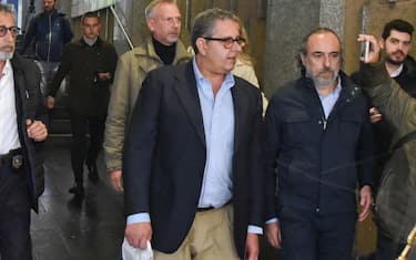 President of Liguria Region, Giovanni Toti  (C) questa mattina  accompanied by the men of the Guardia di Finanza he leaves his home in Genoa to be accompanied to the barracks in Genoa, Italy, 07 May 2024. Liguria Governor Giovanni Toti was put under house arrest on Tuesday in relation to a probe by finance police and the Genoa DDA anti-mafia directorate. The centre-right regional president is accused of corruption, sources said.
ANSA/LUCA ZENNARO