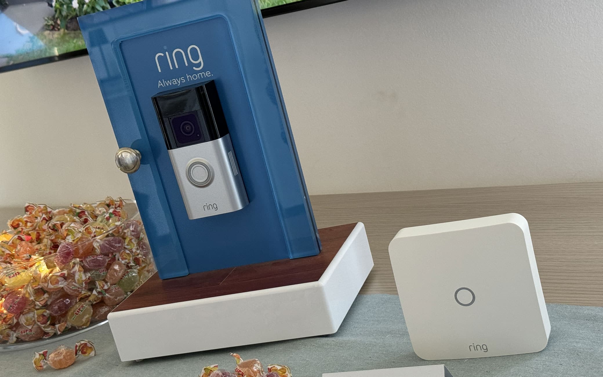 Ring Intercom (a destra) è il prodotto dell'azienda più venduto in Italia