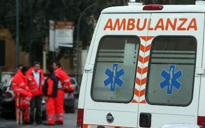 Precipita da sette metri in un capannone: morto 45enne nel Cremonese