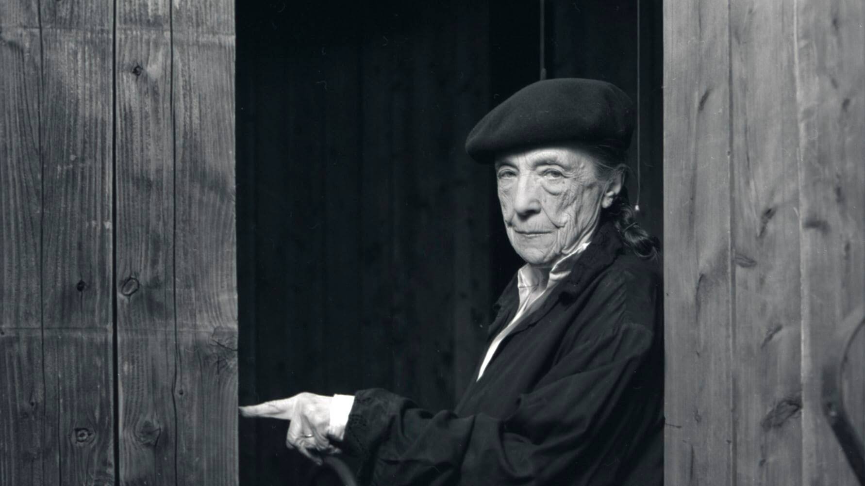 Louise_Bourgeois_at_the_entrance_to_her_sculpture_Precious_Liquids_(Coll_Centre_Pompidou)_in_1992_(detail).Art_©_The_Easton_Foundation_Licensed_by_BONO_NO_Photo_©_Sebastian_Piras.jpg