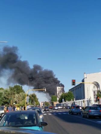 incendio milano oggi