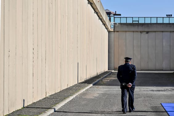detenuto fugge da carcere di palmi 232 un boss della sacra corona unita