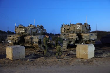 epa10604631 Israeli soldier next to tanks and Armoured personnel carrier at the Israeli Gaza border, Israel, 02 May 2023. Militant groups in Gaza claimed responsibility for firing dozens of rockets from the Gaza Strip toward southern Israeli cities after Palestinian prisoner Khader Adnan's death was announced. The Palestinian Prisoners Club confirmed that Adnan died on 02 May 2023 in an Israeli prison following more than 85 days of hunger strike, refusing administrative detention.  EPA/ABIR SULTAN