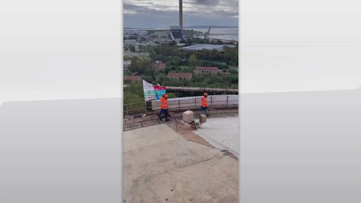 terza notte di protesta degli operai di eurallumina