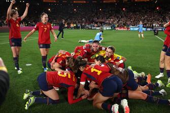 SYDNEY, AUSTRALIA - AUGUST 20: Spain players celebrate after the team's victory in the FIFA Women's World Cup Australia & New Zealand 2023 Final match between Spain and England at Stadium Australia on August 20, 2023 in Sydney, Australia. (Photo by Maddie Meyer - FIFA/FIFA via Getty Images)