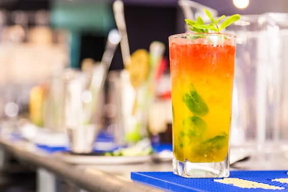 Droga dello stupro nei drink, un tatuaggio temporaneo è in grado di rilevarla Droga dello stupro nei drink, un tatuaggio temporaneo è in grado di rilevarla
