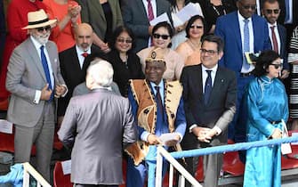 Il ministro degli Affari Esteri, Antonio Tajani, saluta gli ambasciatori a margine della parata militare organizzata per le celebrazioni per il 77esimo anniversario della proclamazione della Repubblica in via dei Fori Imperiali a Roma, 2 giugno 2023. ANSA/CLAUDIO PERI