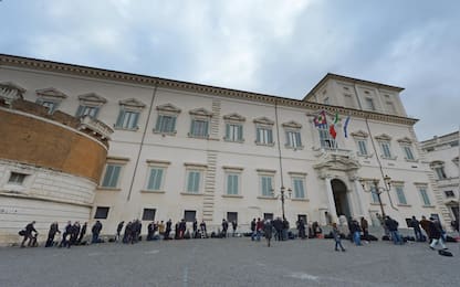 Reporter all'esterno del Quirinale prima di accedere per la cerimonia di giuramento dei ministri del nuovo Governo Renzi , 22 febbraio 2014.
ANSA / CIRO FUSCO