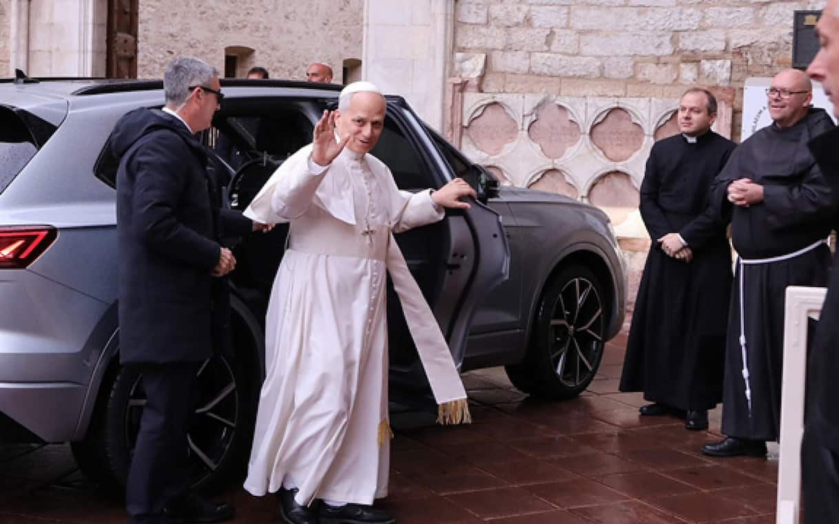 Papa Leone XIV ad Assisi: preghiera sulla tomba di San Francesco