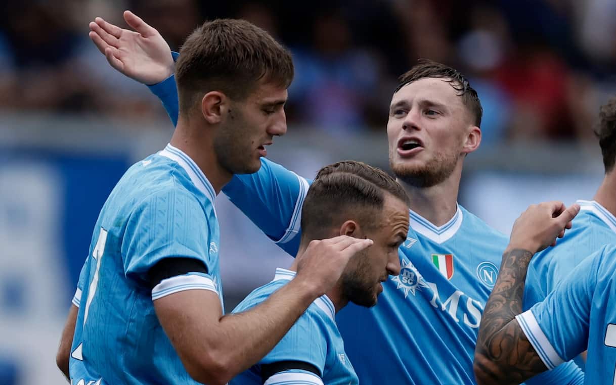 https://static.sky.it/editorialimages/599d75e6f329d24a21941c015b4d6b4217f13b91/skysport/it/calcio/serie-a/video/2025/09/10/napoli-fiorentina-news-formazione-1035091/ipa_lucca_beukema.jpg?im=Resize,width=1218