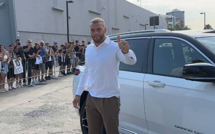 يوفنتوس يبدأ الفحوصات الطبية للحارس ميشيل دي جريجوريو تمهيدًا للانضمام رسميًا