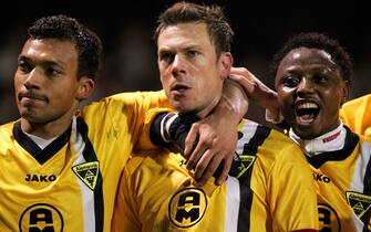 (dpa) - Aachen players Emil Noll (L-R), Erik Meijer and Moses Sichone celebrate after Meijer scored the 1-0 lead in the UEFA Cup match between Dutch side AZ Alkmaar and German second division club Alemannia Aachen at De Hout Stadium in Alkmaar, the Netherlands, 24 February 2005. Alkmaar won 2-1 to advance to the next round.