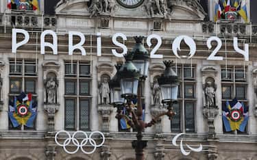 PARIS, FRANCE - MARCH 14:  The Paris 2024 logo, representing the Olympic and Paralympic Games four months prior to the start of the Paris 2024 Olympic and Paralympic games is displayed on the facade of Paris town hall on March 14, 2024 in Paris, France. The city is gearing up to host the XXXIII Olympic and Paralympic Summer Games, from 26 July to 11 August. (Photo by Pascal Le Segretain/Getty Images)