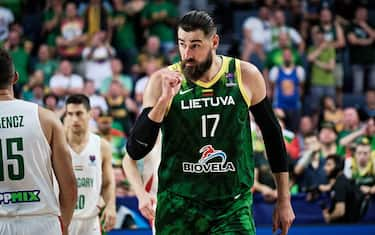 48. JONAS VALANCIUNAS, LITUANIA