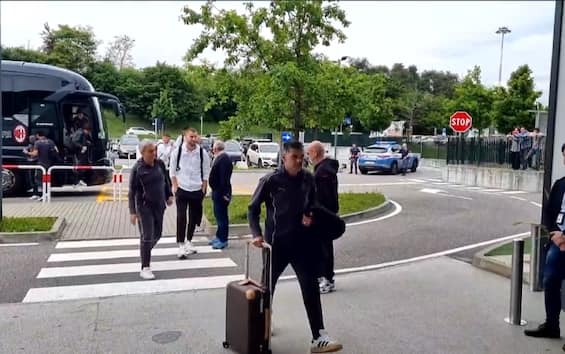 https://static.sky.it/editorialimages/5a63df393f0cbe23b5405cfc3485d23fb5e48da9/skysport/it/calcio/coppa-italia/video/2025/05/12/coppa-italia-finale-milan-malpensa-video/milan_jpg_3.jpg?im=Resize,width=565