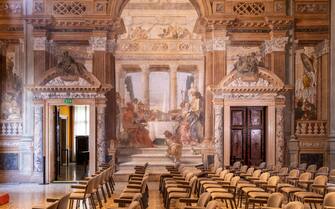 A Torino, il seicentesco Palazzo Carpano e l'Accademia di Liuteria Piemontese. A Roma, il Ministero dell'Agricoltura dove ammirare il ricchissimo Parlamentino, lo studio del Ministro, il Salone di ricevimento e la Biblioteca, che conserva quasi un milione di documenti. E poi a Milano, la sede di Dolce&Gabbana Beauty, creata nel 2023 negli spazi dell'ex monastero ottocentesco di via Kramer, 12 Marzo 2024. ANSA/US