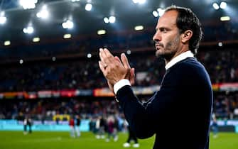 Genoa’s Italian head coach Alberto Gilardino greets the crowd after the Italian Serie A soccer match Genoa Cfc vs Bologna FC at Luigi Ferraris stadium in Genoa, Italy, 24 May 2024. ANSA/STRINGER