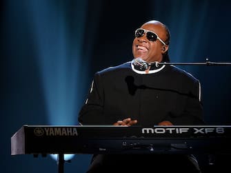 LAS VEGAS, NV - APRIL 07:  Recording artist Stevie Wonder performs during the 48th Annual Academy of Country Music Awards at the MGM Grand Garden Arena on April 7, 2013 in Las Vegas, Nevada.  (Photo by Ethan Miller/Getty Images)