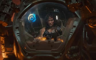 Jennifer Lopez in una scena di Atlas