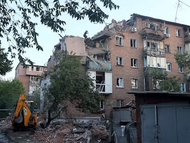 KHARKIV, UKRAINE - MAY 31, 2024 - A rescuer removes rubble at a block of flats damaged by the overnight Russian missile attack in the Novobavarskyi district of Kharkiv, northeastern Ukraine. Five people have been killed and 25 injured after Russian forces launched five S-300 and S-400 anti-aircraft guided missiles from Russia's Belgorod region at Kharkiv.  (Photo credit should read Vyacheslav Madiyevskyy / Ukrinform/Future Publishing via Getty Images)