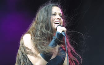 CHELMSFORD, ENGLAND - AUGUST 17: Alanis Morissette performs on the V stage at the V2002, Fun In The Hylands Park Festival on August 17, 2002 in Chelms