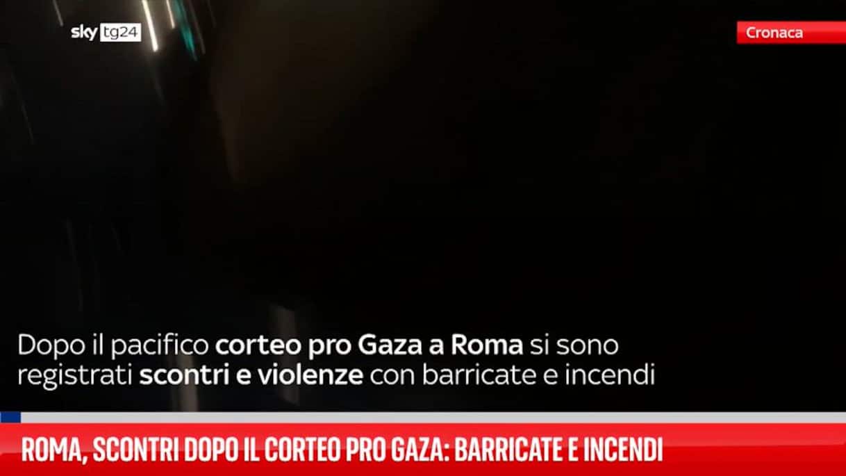 roma scontri dopo il corteo pro gaza barricate e incendi