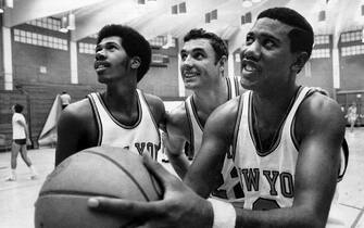 UNITED STATES - SEPTEMBER 15:  New York Knicks John Warren (left), former St. John's whiz, and Dave DeBusschere watch Dave Stallworth get ready to shoot at the team's Farmingdale, L.I., training camp. Stallworth is back on the court after being sidelined by a heart attack in 1967.  (Photo by Dan Farrell/NY Daily News Archive via Getty Images)
