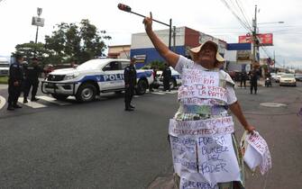 epa10983244 A woman takes part in an anti-government protest in San Salvador, El Salvador, 18 November 2023. More than 300 people protested against arbitrary detentions and deaths of 'innocents' under the emergency regime, implemented in the country to combat gangs, and accused the government of President Nayib Bukele of distracting from human rights abuses with the celebrations for the Miss Universe 2023 beauty pageant. The contest's final gala is held in the Central American country on 18 November 2023.  EPA/MIGUEL LEMUS