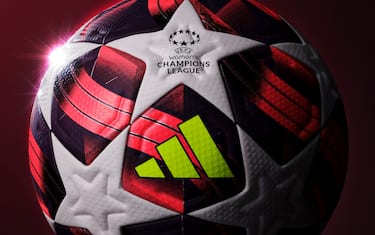 Il trofeo sul pallone