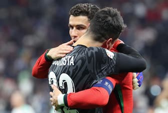 epa11451436 Portugal goalkeeper Diogo Costa (L) and Cristiano Ronaldo of Portugal celebrate winning the penalty shoot-out after the UEFA EURO 2024 Round of 16 soccer match between Portugal and Slovenia, in Frankfurt Main, Germany, 01 July 2024.  EPA/MOHAMED MESSARA