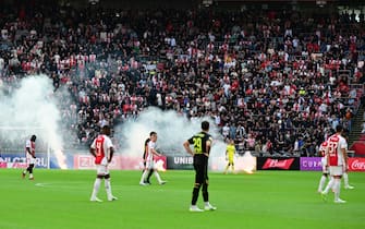 epa10880788 Ajax supporters throw fireworks onto the pitch during the Dutch Eredivisie soccer match between Ajax Amsterdam and Feyenoord Rotterdam in Amsterdam, the Netherlands, 24 September 2023.  EPA/OLAF KRAAK